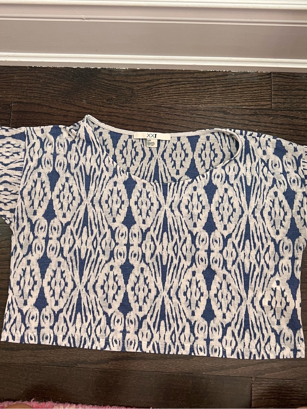 Forever 21 Blue and White Printed Crop Top